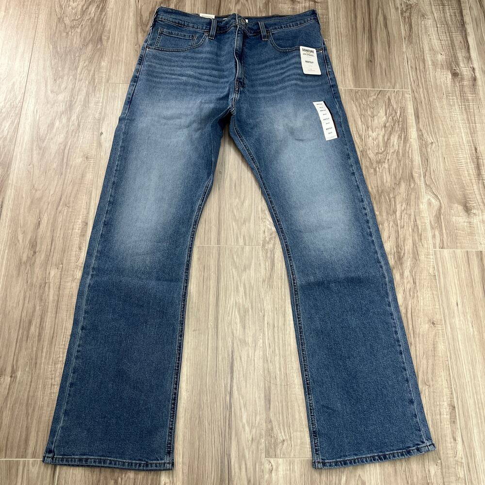Signature by Levi Strauss & Co. Gold Label Men's Bootcut Fit Jeans 36x32